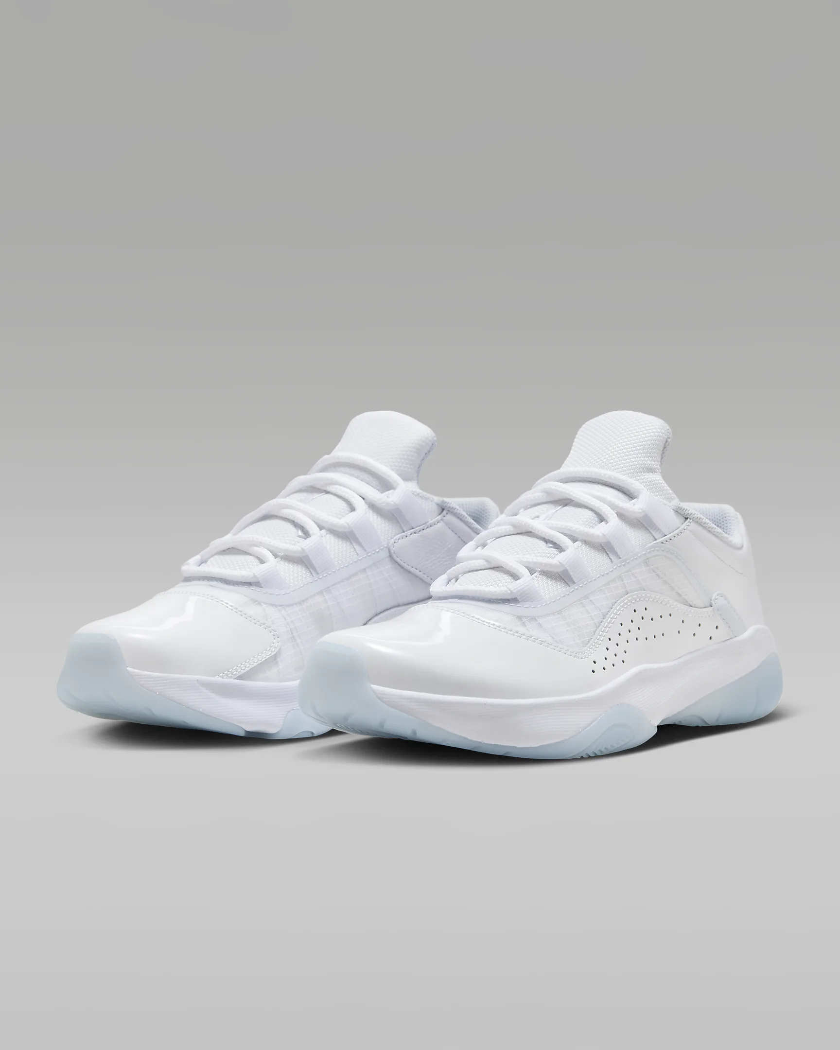 Женские кроссовки Nike Air Jordan 11 CMFT Low - фото №3